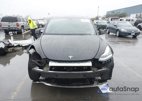2021 Tesla Model Y Long Range Dual Motor All-Wheel Drive z USA, uszkodzony, nr VIN 5YJYGDEE8MF272037